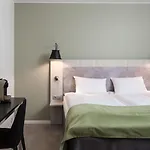 Hotel Quality Entry